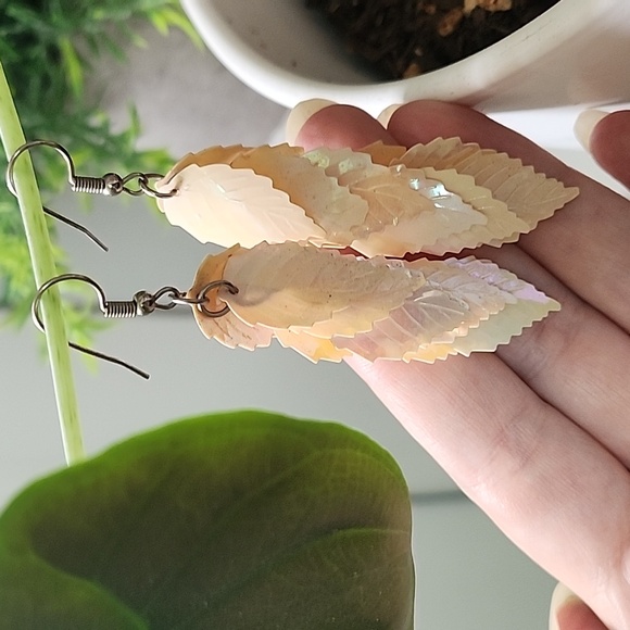 Accent Leaf Earrings - Picture 2 of 3